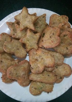 A picture of Matar Masala Mathri.