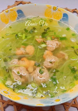 Hình của món Canh bí nấu chả tôm thịt.