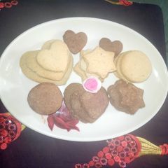 A picture of Milky and chocolate cookies.