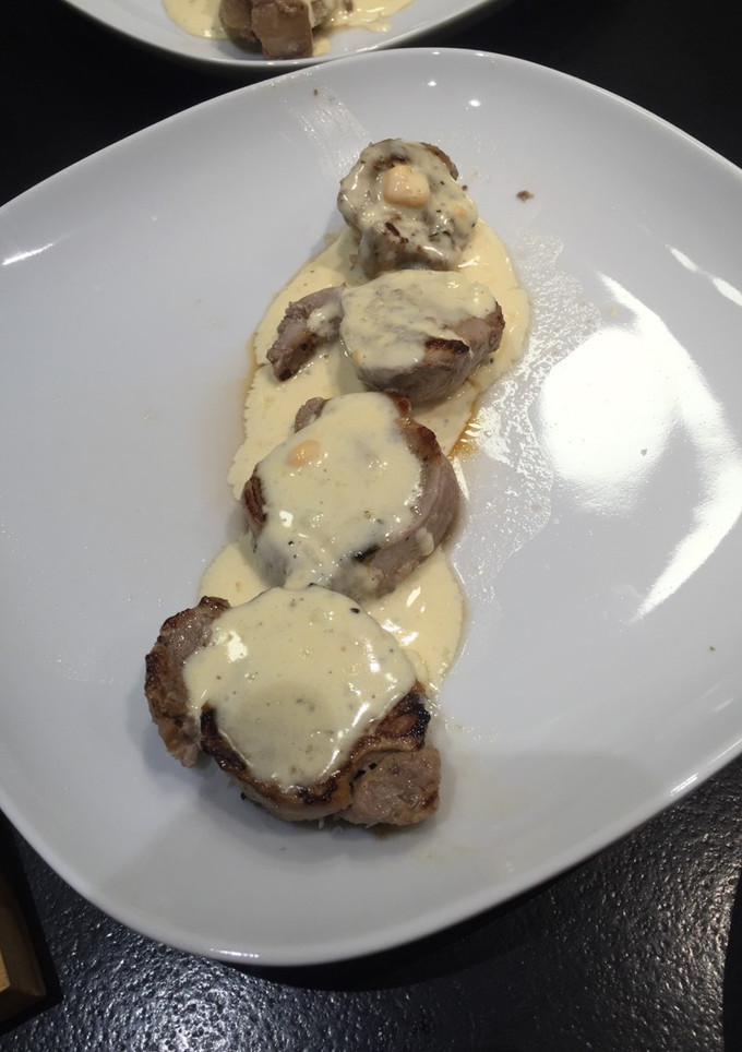 Una foto de Medallones de Solomillo con salsa de quesos