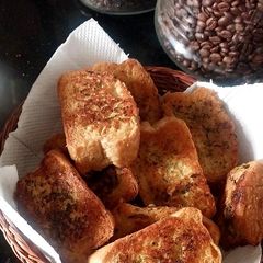 A picture of Garlic Bread.