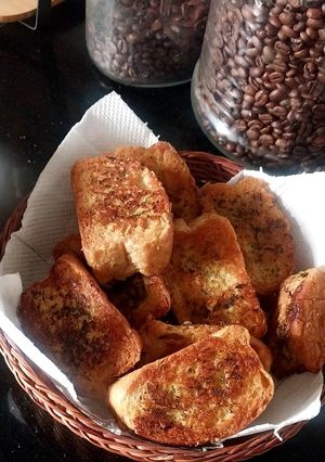 A picture of Garlic Bread.