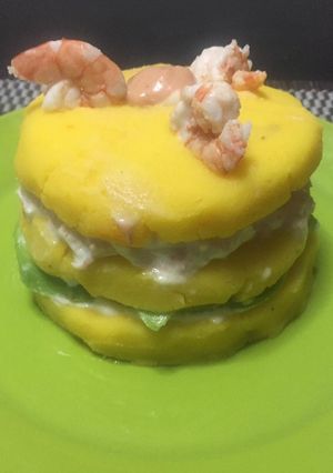 Una foto de CAUSA RELLENA DE LANGOSTINO Y PALTA...YA PE CAUSA COMETELA !!!