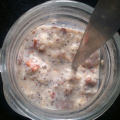 Overnight oats (heat free oil free weight loss recipe) A picture of Overnight oats (heat free oil free weight loss recipe).