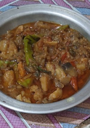 A picture of Alu baingan.