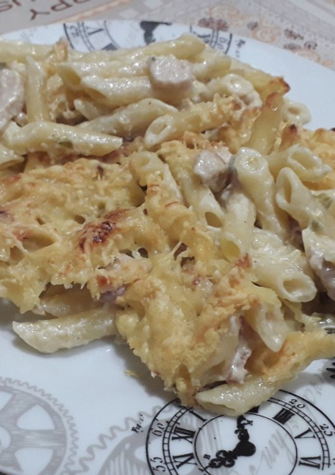 Una foto de Macarrones gratinados con pollo, bacon y nata