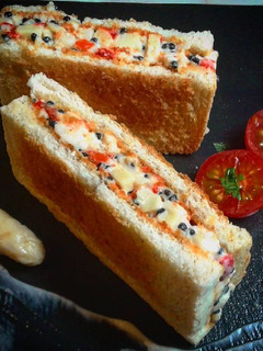 Una foto de Sándwich de surimi de cangrejo con mayonesa