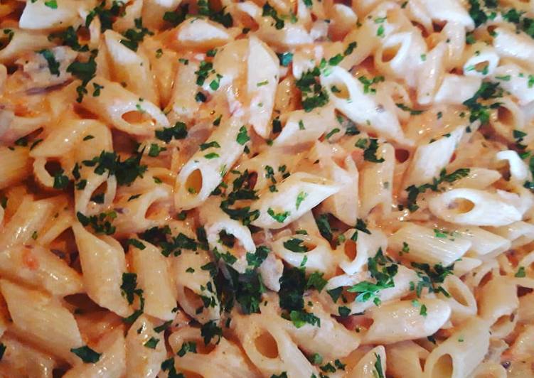 Mezzepenne alla panna e sgombro