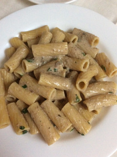 Una foto de Rigatoni en crema de champiñones
