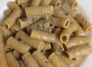 Una foto de Rigatoni en crema de champiñones