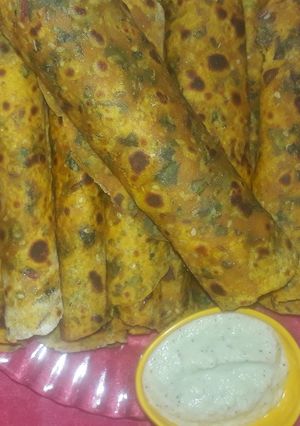 लाल माठाचे ठेपले (laal mathache theple recipe in marathi) रेसिपी चे मुख्य फोटो 