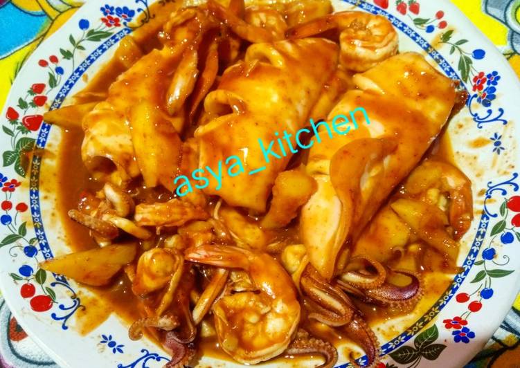 Bagaimana Menyiapkan Cumi udang saos nanas pedas spesial yang Lezat