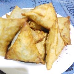 A picture of Beef samosas.