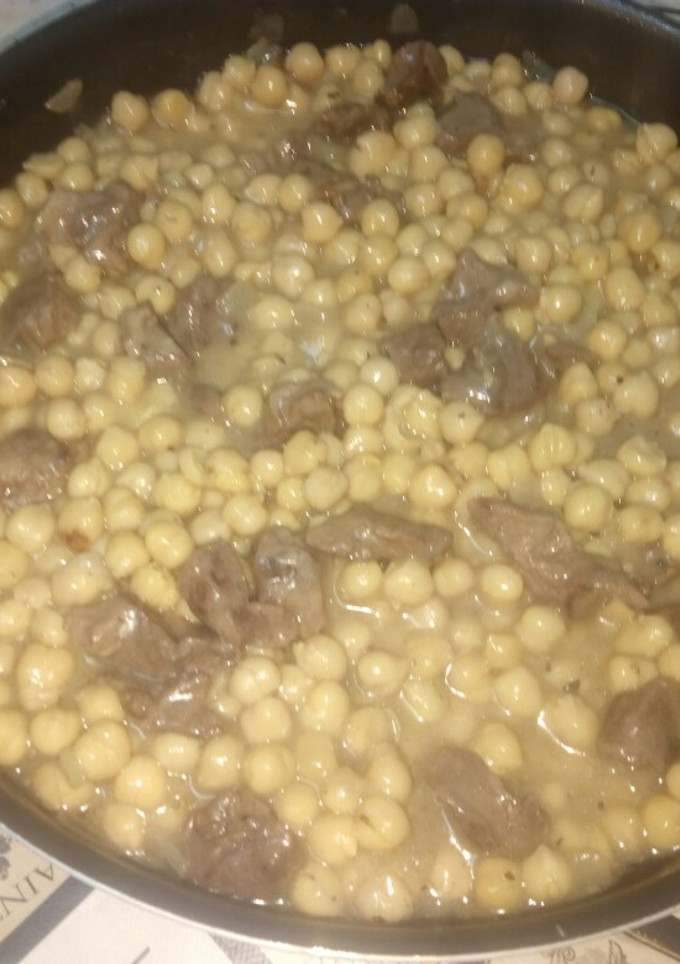 Una foto de Salteado de garbanzos con carne
