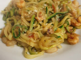 Tallarines de calabacín con gambas
