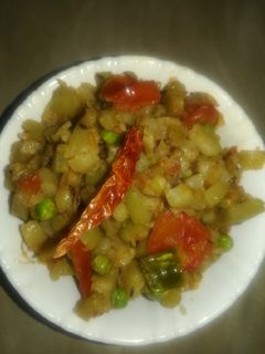 लौकी की सब्जी (Lauki ki sabzi recipe in hindi) रेसिपी मुख्य फोटो