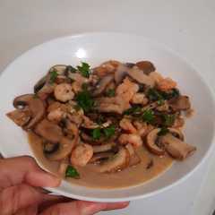 A picture of Prawn and Mushroom Garlic butter.