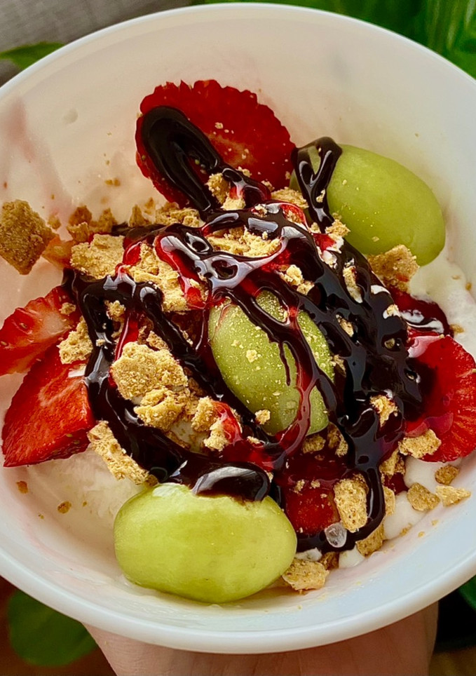 Una foto de Llaollao en heladera (Helado de yogur)