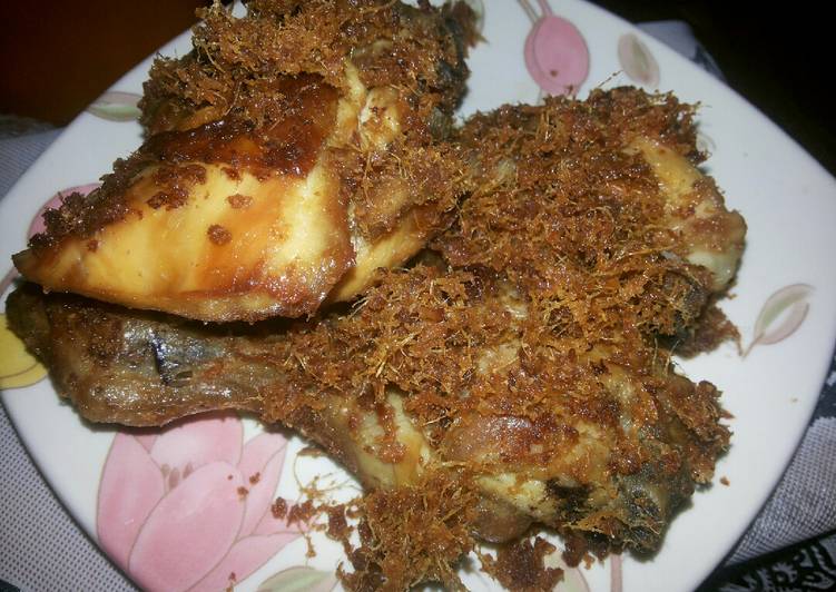 Cara termudah untuk Membuat AppetizingAyam goreng lengkuas