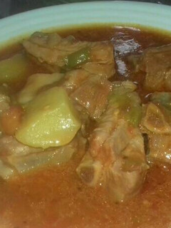 Una foto de Costillas adobadas con patatas