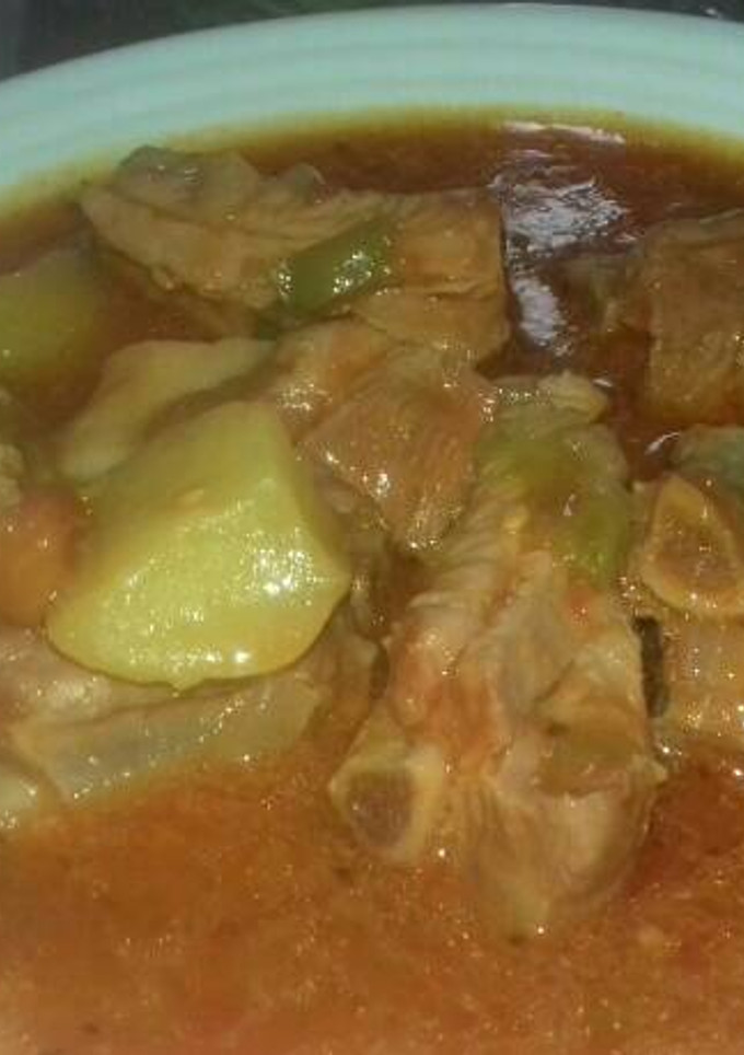 Una foto de Costillas adobadas con patatas