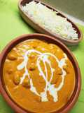 دجاج بالزبدة (Butter chicken) مع الأرز الأبيض بالزعفران