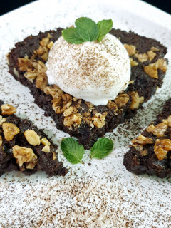 चॉकलेट वॉलनट ब्राउनी (Chocolate walnut brownie recipe in Hindi) रेसिपी मुख्य फोटो
