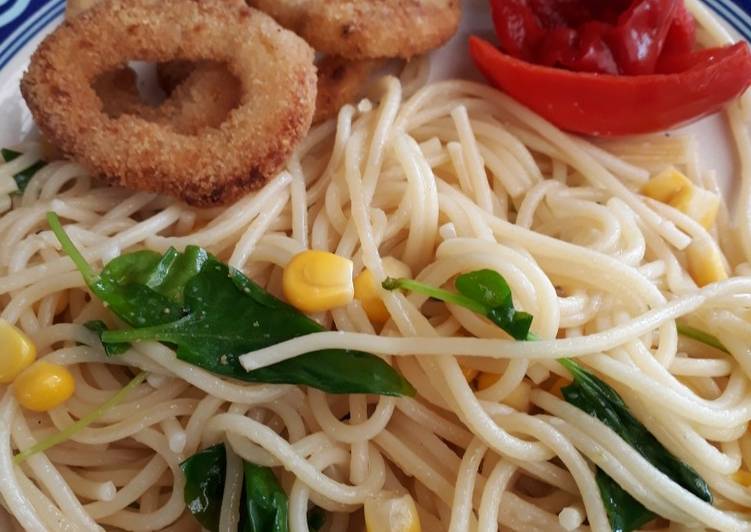 Macarrão alho e óleo com verduras