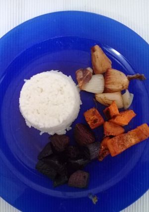 Una foto de Remolachas, calabaza y cebollas asadas