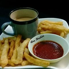 A picture of Tea with Fries.
