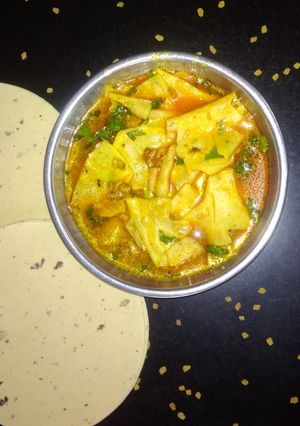 પાપડ મેથીનું શાક (Papad Methi Shak Recipe In Gujarati) રેસીપી મુખ્ય ફોટો