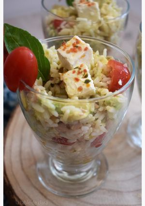 Une photo de Salade de riz avocat feta