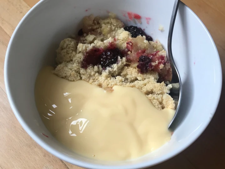 Easy Steps to Make Apple and blackberry crumble which Delicious