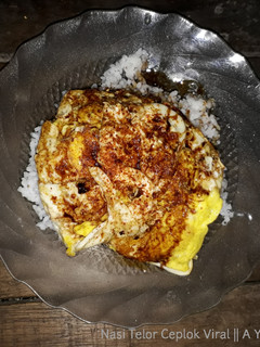 Foto resep Nasi Telor Ceplok Viral