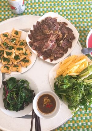 Hình của món Món tủ ngày nắng nóng: Bắp bò luộc tương gừng.