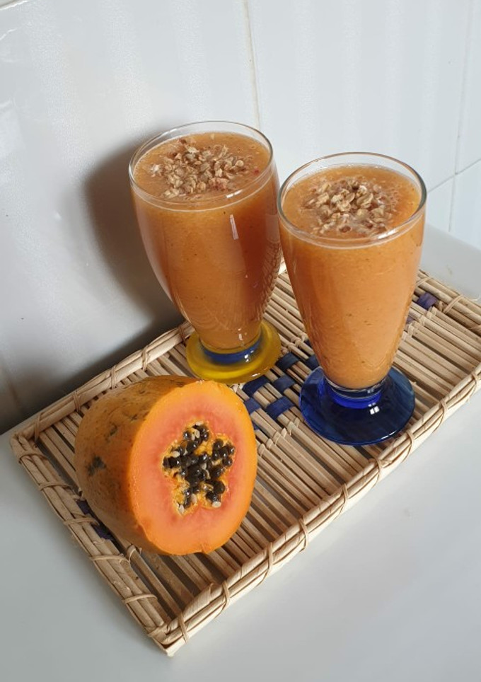Una foto de Trago refrescante de papaya con melocotón y peras