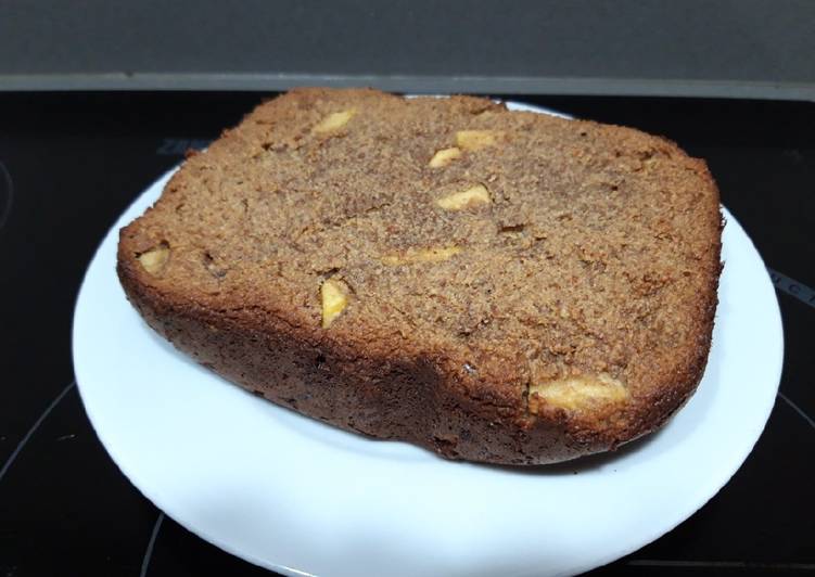 Bizcocho de manzana en panificadora