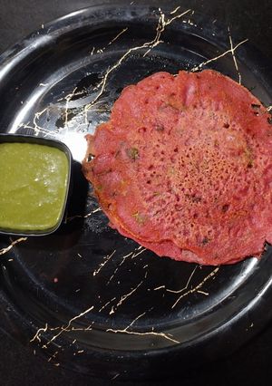 A picture of Beetroot Cheela with Coriander chutney.