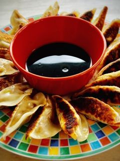 Una foto de Gyozas de capón
