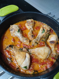 Una foto de Pollo en salsa
