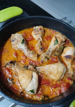 Una foto de Pollo en salsa