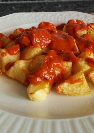 A picture of Patatas Bravas.