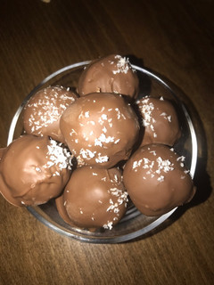 Una foto de Bombones de coco 🥥 🌴 (prestigio)