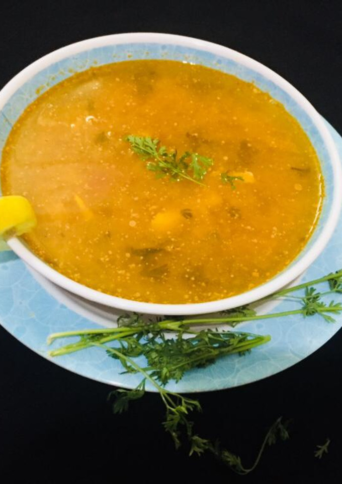 சிக்கன் க்ளியர் சூப் (ரெஸ்ட்டாரண்ட் ஸ்டைலில்) செய்முறை முக்கிய புகைப்படம்