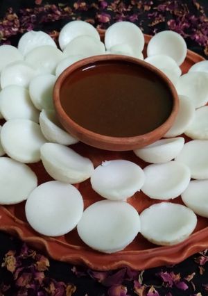 চিতই পিঠে (chitoi pitha recipe in Bengali) রেসিপির প্রধান ছবি