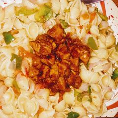 A picture of Chicken jalfrezi pasta.