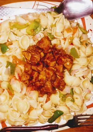 A picture of Chicken jalfrezi pasta.