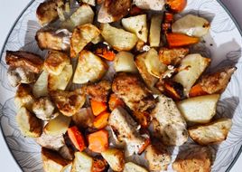 Pollo con verduras en air fryer
