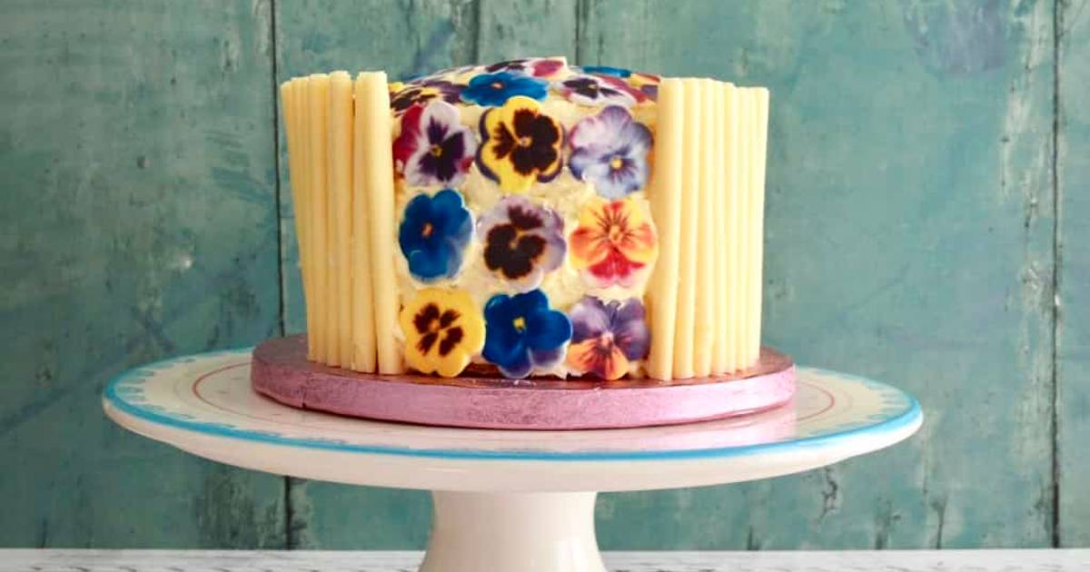 We went purple for Irram's birthday and it looked amazeballs!! A tall  sponge decorated in a… | Beautiful birthday cakes, 40th birthday cakes,  Elegant birthday cakes
