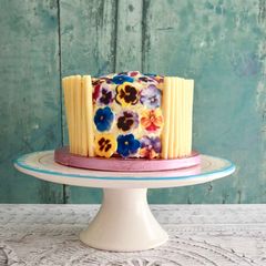 A picture of Mum's 70th Birthday Cake.
